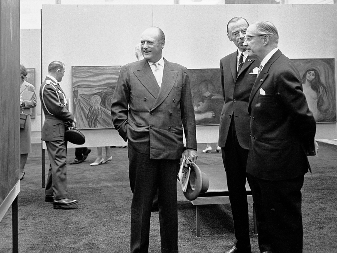 The ‘old’ Munch Museum was formally opened by King Olav in 1963. The King was given a guided tour of the painting collection by Director Johan H. Langaard together with Mayor Rolf Stranger. Photo: Erik Thorberg, NTB