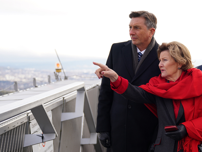 Queen Sonja and President Pahor admire the view from Holmenkollen. Photo: Sara Svanemyr, the Royal Court