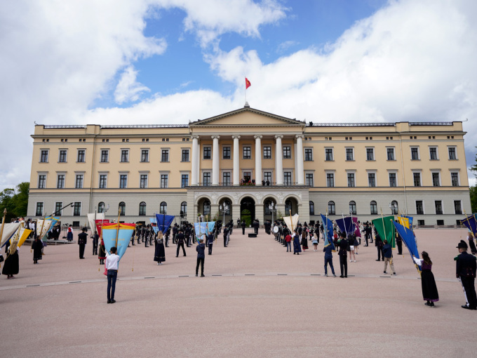 Banners of the Oslo schools were positioned in the Palace Square. Photo: Lise Åserud, NTB scanpix.
