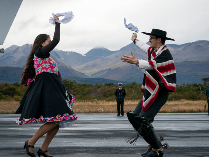 On arrival at Puerto Williams the King and Queen were greeted by folk dancers. Photo: Heiko Junge, NTB scanpix