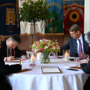 Ambassadører fra mange land besøker Slottet for å skrive i gratulasjonsprotokollen 17. mai.  Handoutbilde fra Det kongelige hoff. Publisert 17. mai 2020. Bildet er til redaksjonell bruk, ikke for salg. Foto: Sven Gj. Gjeruldsen, Det kongelige hoff