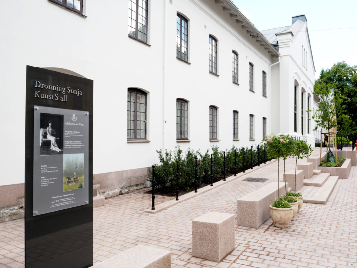 Queen Sonja Art Stable: Entrance from Parkveien. Photo: Nina Ilefeldt, The Royal Court