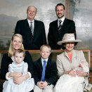 Official photograph of the Royal Family from the Birdroom in the Royal Palace  (Photo Bjørn Sigurdsøn / Det Kongelige Hoff / Scanpix)