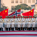 A Guard of Honour from the Chinese People’s Liberation Army formed the backdrop for the welcoming ceremony. Photo: Heiko Junge, NTB scanpix