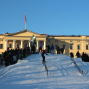Folkeliv på Slottsplassen. Foto: Liv Osmundsen, Det kongelige hoff