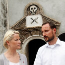 The Crown Prince and Crown Princess at the slave fortress Elmina Castle. Millions were shipped out from this fortress to a future as slaves (Photo: Lise Åserud / Scanpix)