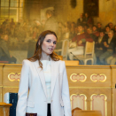 Stortingspresident Masud Gharahkhani viser Prinsesse Ingrid Alexandra stortingssalen under et besøk i anledning hennes 18-årsdag. Handoutbilde fra Det kongelige hoff publisert 21.01.2022. Bildet er kun til redaksjonell bruk, ikke for salg. Foto: Simen Løvberg Sund, Det kongelige hoff