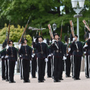 Hans Majestet Kongens Garde leverte både musikk og drill på Slottsplassen. Foto: Fredrik Varfjell / NTB scanpix
