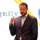 18 October: The Crown Prince speaks to volunteers for Global Dignity Day (Photo: Terje Bendiksby / Scanpix)