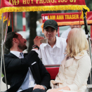 The driver also got to inspect the selfie. Photo: Lise Åserud, NTB scanpix