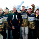 King Harald and Queen Sonja with the Norwegian team, Tord Asle Gjerdalen (left) , Eldar Rønning, Petter Northug and Martin Johnsrud Sundby after their gold in the men's relay (Photo: Lise Åserud / Scanpix)