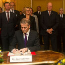 Norwegian Minister of Foreign Affairs Jonas Gahr Støre and Prime Minster of Slovakia, Iveta Radicová sign an agreement on the allocation of EEA Grants (Photo: Terje Bendiksby / Scanpix)