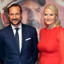 Kronprinsparet ankommer Tiff Bell Lightbox og den canadiske premièren på Kongens nei". Filmen er Norges kandidat til Oscar dette året. Foto: Lise Åserud / NTB scanpix