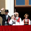 The Royal Family greets the Children's Parade in Oslo from the Palace balcony. Photo: Terje  Pedersen, NTB scanpix