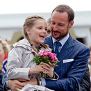 Crown Prince Haakon and Princess Ingrid Alexandra in Fosnavåg (Photo: Stian Lysberg Solum / NTB scanpix)