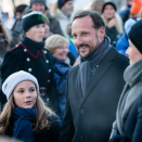 Kronprinsparet og Prinsesse Ingrid Alexandra på vei til festforestillingen i Universitetets aula. Foto: Audun Braastad / NTB scanpix