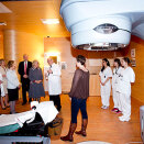 Queen Sonja and Duchess Camilla met cancer patient Ellen Lindhaugen in the radiation room at Ullevål (Photo: Heiko Junge / Scanpix)