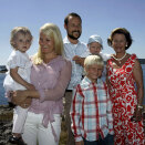 Queen Sonja and the Crown Prince's family (Photo: Bjørn Sigurdsøn, Scanpix)