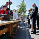 The King and Queen tasted "lapskaus" the children had made (Photo: Håkon Mosvold Larsen / NTB scanpix)