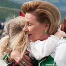 ... maybe the visit's biggest hug (Photo: Ned Alley / NTB scanpix)