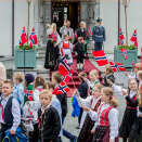 The Crown Prince and Crown Princess with their familiy, greeting the Children's Parade  at Skaugum  (Photo: Stian Lysberg Solum / NTB scanpix)