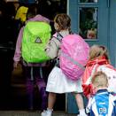 Entering the school with the other pupils (Photo: Linn Cathrin Olsen / Scanpix)