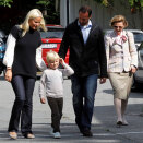 On 18 August, Prince Sverre Magnus began attending Jansløkka elementary school. Crown Prince Haakon, Crown Princess Mette-Marit and Queen Sonja accompanied him on his first day (Photo: Morten Holm / Scanpix)