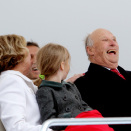 King Harald and Queen Sonja on the Opera Roof (Photo: Stian Lysberg Solum / NTB scanpix)