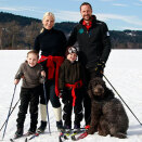 The Crown Prince and Crown Princess with Princess Ingrid Alexandra, Prince Sverre Magnus and the family dog  (Photo: Lise Åserud / Scanpix)