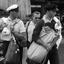 The summer Olypics, 1964. Crown Prince Harald and the rest of the crew on their way to the sailing boat (Foto: NTB / Scanpix)