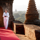 Dronning Sonja fotograferte den fantastiske utsikten fra toppen av Sulamuni-tempelet. Foto: Heiko Junge / NTB scanpix