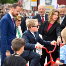 Kongefamilien fikk mulighet til å "sykle seg en smoothie".  Foto: Ole Martin Wold / NTB scanpix