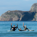 Surfing in Hoddevik. Handout picture from the Royal Court published 07.102017. For editorial use only, not for sale. Foto: Fjordlapse Photography, Det kongelige hoff.