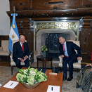 Kong Harald og Dronning Sonja med President Mauricio Macri og Argentinas førstedame, Juliana Awada i presidentpalasset i Buenos Aires. Handoutbilde fra Det kongelige hoff publisert 6. mars 2018. Bildet er kun til redaksjonell bruk - ikke for salg. Foto: Sven Gj. Gjeruldsen, Det kongelige hoff