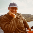 Utstillingen "Kongelige fotografer – øyeblikksbilder fra 1890 til 1990", åpen for publikum fra 16. februar 2024. Kongefamilien er Norges mest fotograferte familie. Men hvilke bilder tar de selv, og hvilken rolle spiller disse fotografiene? Her: Daværende Kronprins Harald og Prins Haakon i Jeppedalen i 1977. Foto: Dronning Sonja