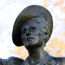The statue was made by sculptor Kirsten Kokkin. Photo: Liv Osmundsen, The Royal Court.