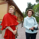 2 May: The Queen attends the presentation of Sæterhytten (a cottage part of the Bygdø Royal Farm / Bygdøy Open-Air Museum). The restauration was part of the Governments gift for the King and Queen's 70th anniversary in 2007. (Photo: Lise Åserud, Scanpix)