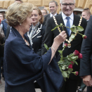 En av rosene hadde nok vært utsatt for et uhell ... Foto: Lise Åserud, NTB scanpix