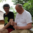 King Harald discusses the day&#146;s trekking with the director of the Rainforest Foundation Norway, Dag Hareide. (Photo: Rainforest Foundation Norway / ISA Brazil)