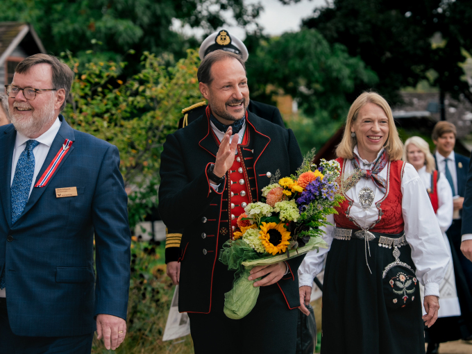 Crown Prince Haakon visits the street festival and the Norwegian-American museum Vesterheim in Decorah, accompanied by Ambassador Anniken Huitfeldt. Photo: Ola Vatn, The Royal Court
