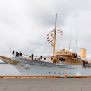 Det danske kongeskipet Dannebrog har lagt til kai ved Akershus festning. Her skal Dronning Margrethe bo under feiringen av Kongeparets 80-årsdager, sammen med Kronprins Frederik og Kronprinsesse Mary. I morgen slutter også Prins Joachim og Prinsesse Marie seg til selskapet. Foto: Tore Meek / NTB scanpix