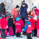 With kindergarten children at Øvresetertjern. Photo: Håkon Mosvold Larsen / NTB scanpix