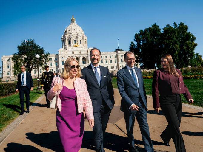 Crown Prince Haakon, along with Ambassador Anniken Huitfeldt, Minister of Foreign Affairs Espen Barth Eide, and Minister of Trade and Industry Cecilie Myrseth outside the Minnesota State Capitol. Photo: Ola Vatn, The Royal Court 
