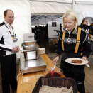 Crown Prince Haakon and Crown Princess Mette-Marit visit the volunteers in their tent at Midtstuen. (Photo: Lise Åserud / Scanpix)