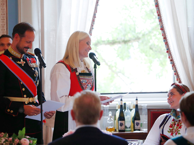 The Crown Prince and Crown Princess giving their speech to the Princess. Photo: Terje Bendiksby / NTB scanpix 