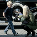 Due to a school strike, Prince Sverre Magnus came along for the visit to Geiranger (Photo: Stian Lysberg Solum / NTB scanpix)