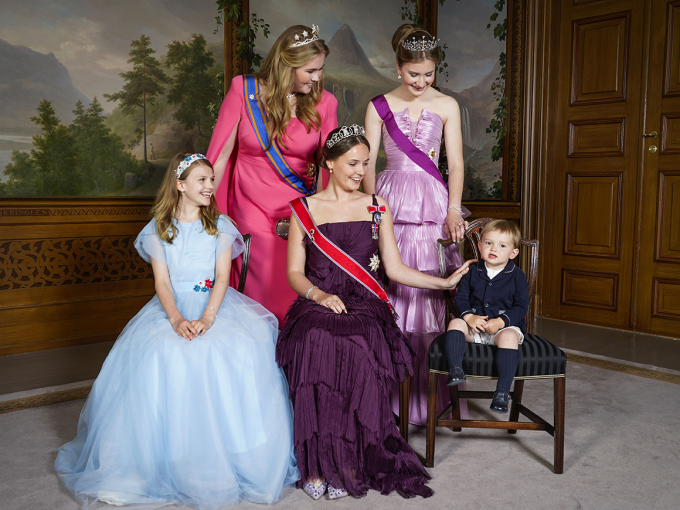 A photograph from the celebration of Princess Ingrid Alexandra's 18th birthday. From the left (in front) Princess Estelle of Sweden, Princess Ingrid Alexandra and Prince Charles of Luxembourg. Standing behind them, from the left Princess Catharina-Amalie of the Netherlands, and Princess Elisabeth of Belgium. Photo: Lise Åserud / NTB