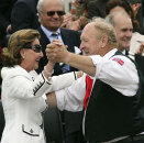 The Queen was invited to dance on the quay in Spangereid  (Photo: Lise Åserud / Scanpix)