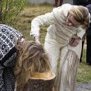 King Harald and Queen Sonja met several characters from Norwegian fairytales at Vasetstølen (Photo: © AASTA BØRTE)