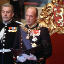 Kong Harald avgir eden. Foto: Inge Gjellesvik NTB / Scanpix